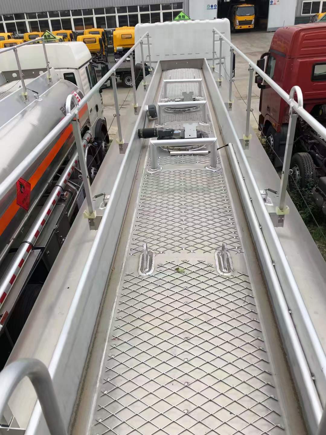 油奔奔流动加油车 全国招商加盟 前四后八油罐车