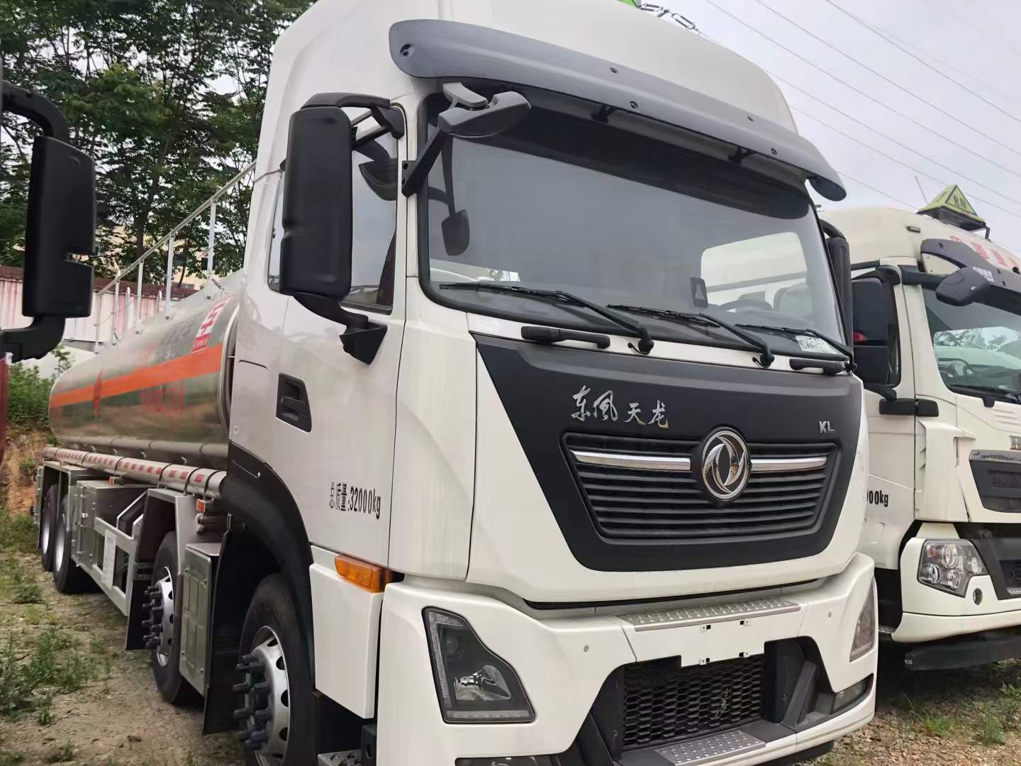 油奔奔流动加油车 全国招商加盟 前四后八油罐车
