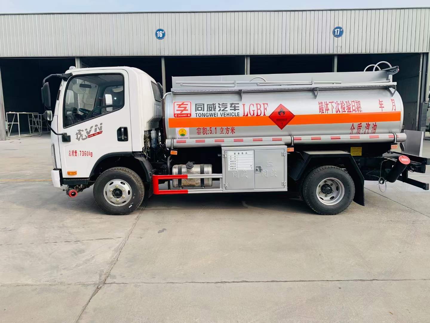 五吨油罐车 亏本处理 可送货上门服务  加油车  运油车