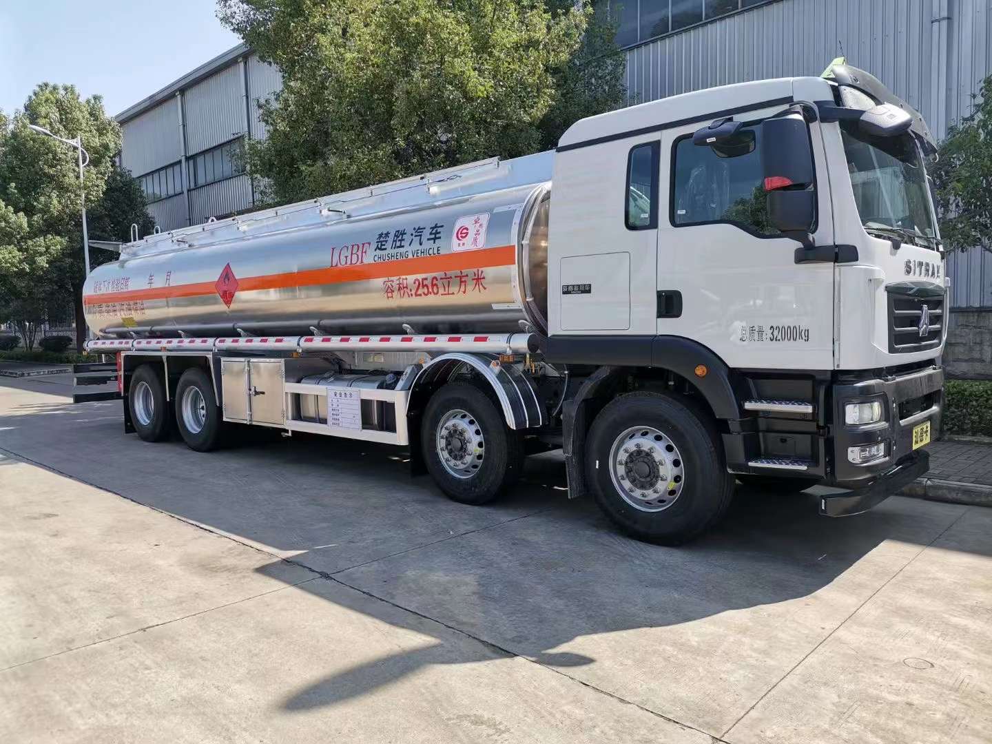 汕德卡前四后八铝合金油罐车 20吨油罐车 25吨油罐车  汕德卡前四后八油罐车