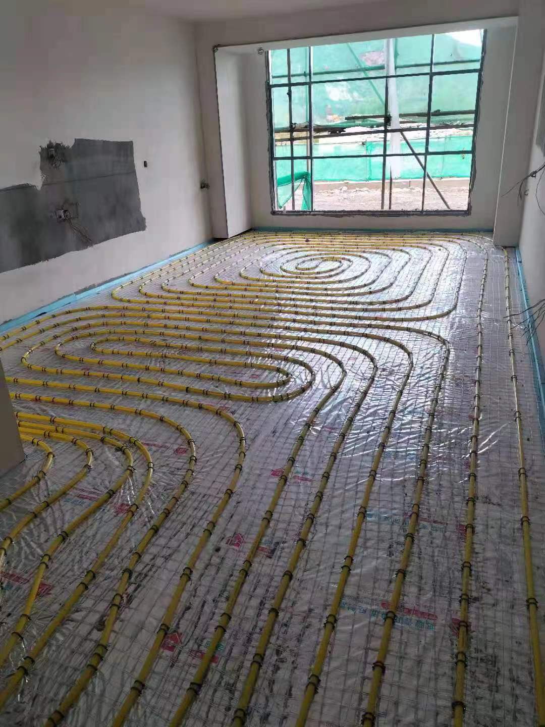 西藏拉萨商用供暖设备的多样类型  地暖铺设  石墨烯地暖  新型钢制散热器