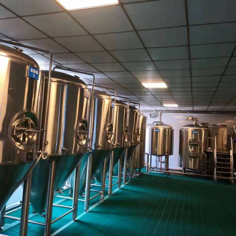 福建饭店酒馆酿造啤酒的设备日产1000升啤酒设备价格  福建精酿啤酒设备  精酿酒馆啤酒设备