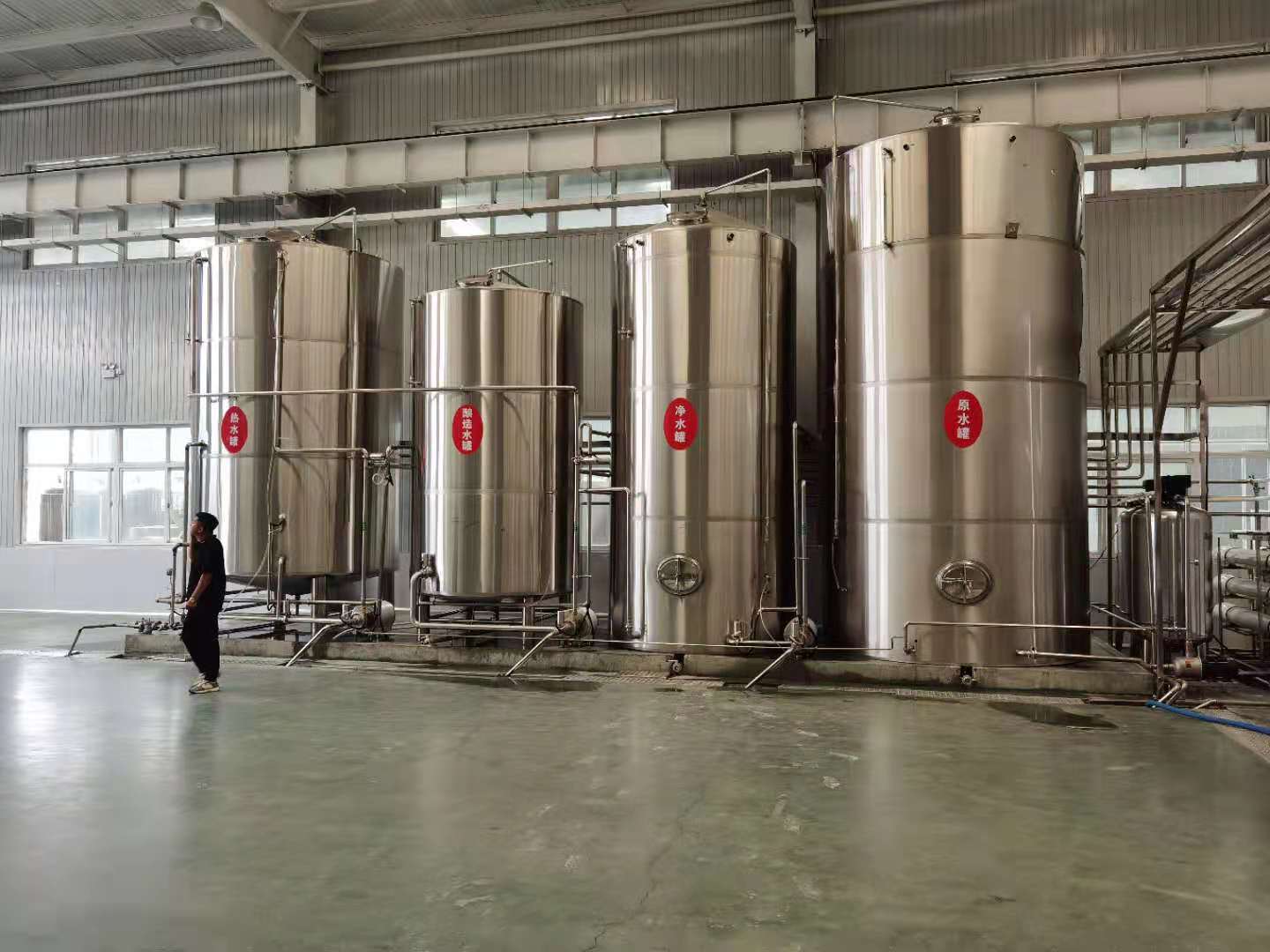 沈阳大型啤酒厂酿啤酒的设备年产5万吨自动化啤酒设备  沈阳啤酒厂啤酒设备  5万吨啤酒设备