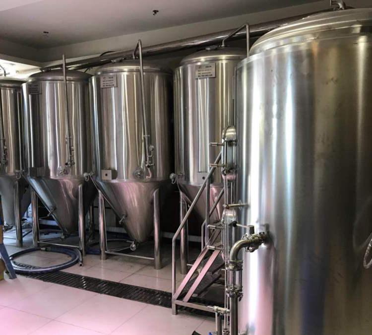 国产精酿啤酒设备哪家好日产30吨啤酒设备机器  国产啤酒设备哪家好