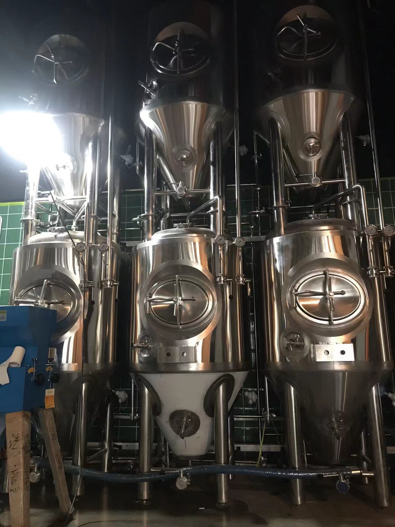 300升精酿啤酒设备价格啤酒设备发酵罐酿啤酒设备厂家  300升啤酒设备价格  酿啤酒设备的厂家