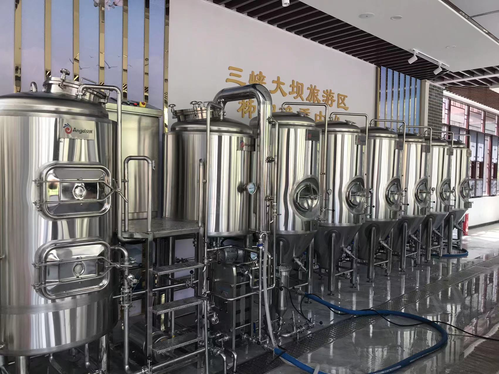 300升精酿啤酒设备价格啤酒设备发酵罐酿啤酒设备厂家  300升啤酒设备价格  酿啤酒设备的厂家