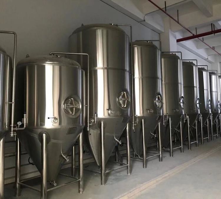 河南餐饮店啤酒设备500升啤酒设备发酵罐酿啤酒的设备  河南啤酒设备