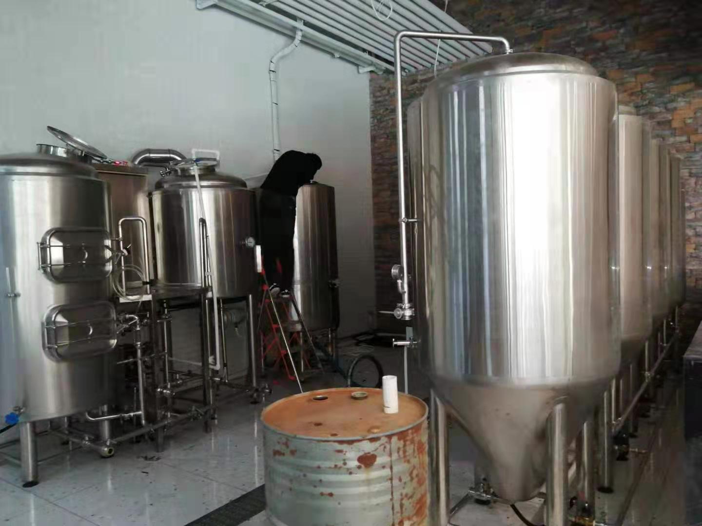 秦皇岛精酿酒馆啤酒设备日产2吨啤酒设备多少钱  2吨精酿啤酒设备
