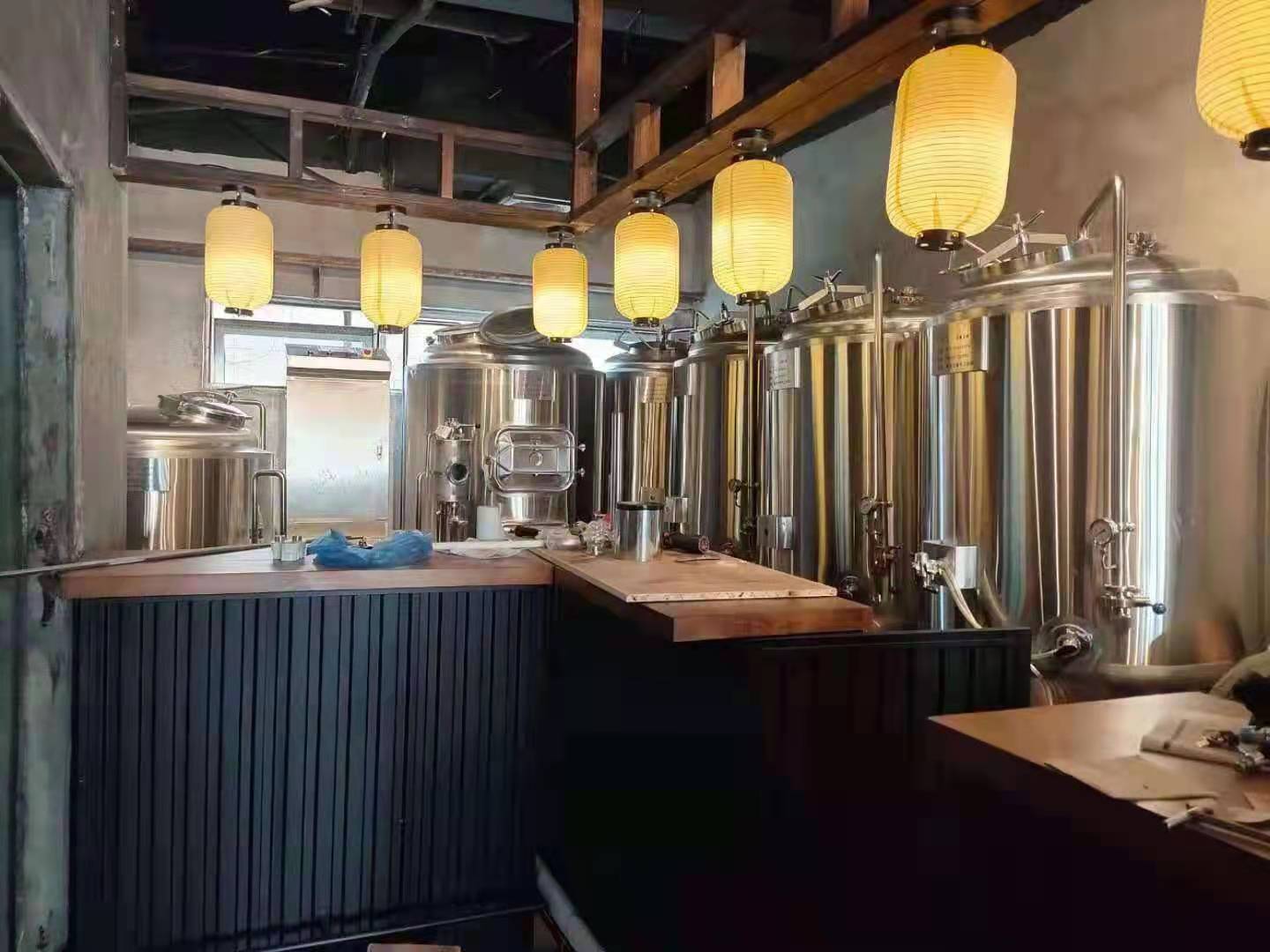 生产啤酒的设备有哪些厂家 河北小酒馆精酿啤酒设备  河北精酿啤酒设备  生产啤酒的设备厂家  啤酒设备厂家有哪些