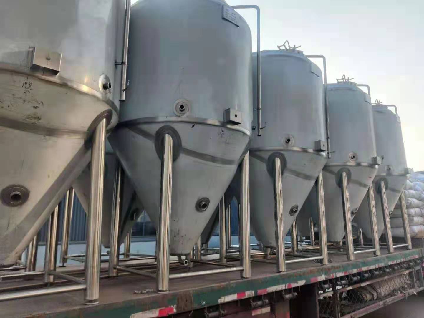 供应成都精酿啤酒厂酿酒设备10万吨大型啤酒设备有哪些  啤酒厂设备有哪些