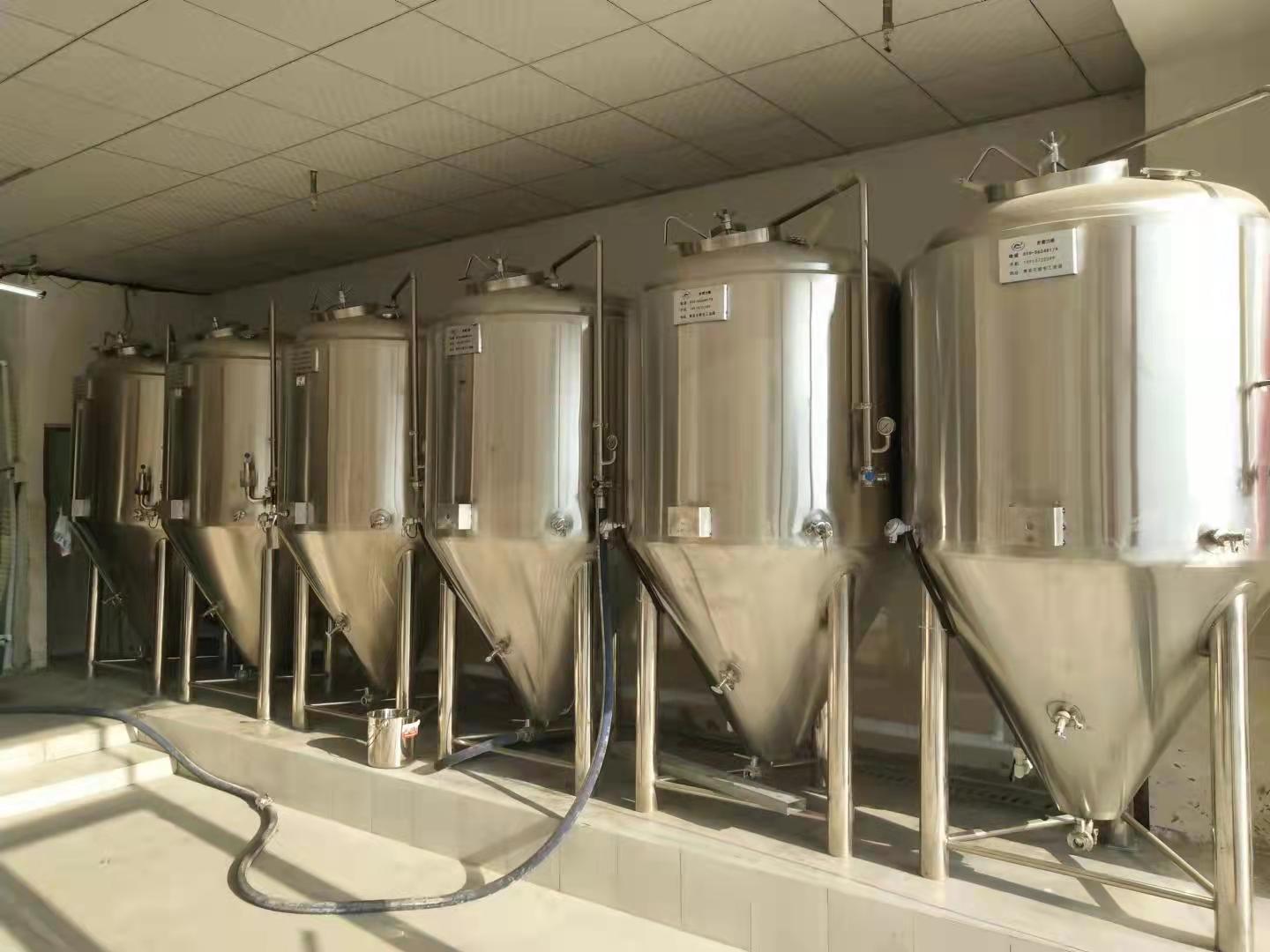 福建饭店酒馆酿造啤酒的设备日产1000升啤酒设备价格  福建精酿啤酒设备  精酿酒馆啤酒设备