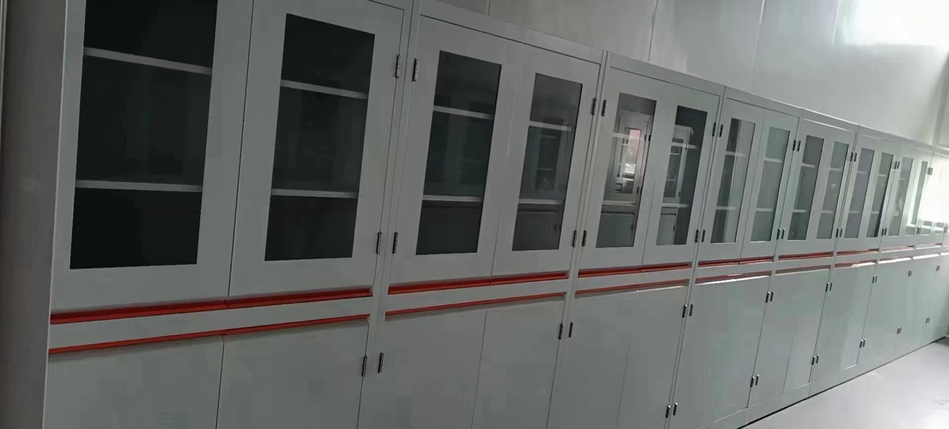 供应永福实验室家具，实验台，通风柜，试剂柜上门安装  永福实验台  永福通风柜  永福试剂柜