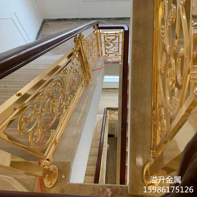 别墅室内弧形楼梯扶手装饰图  红古铜铝雕花护栏  铝艺玫瑰金室内围栏