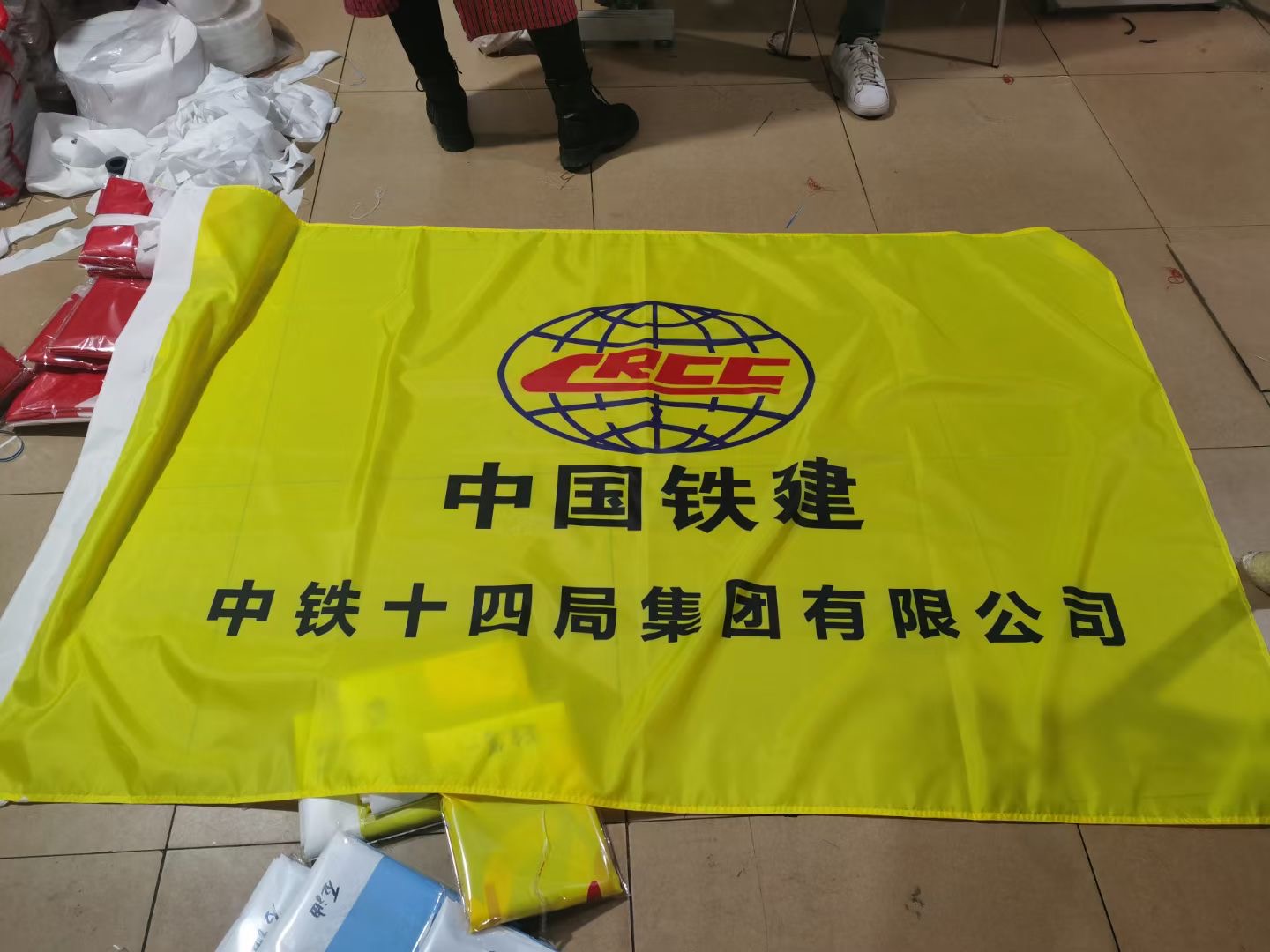 西安校庆彩旗定做，公司logo红旗，现货会议背景红旗批发