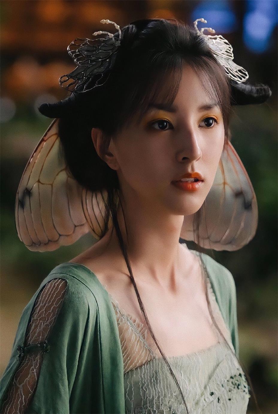 王悦伊新剧《苍兰诀》正在热播中 代言翻包植入可合作  明星翻包  明星代言  明星商务