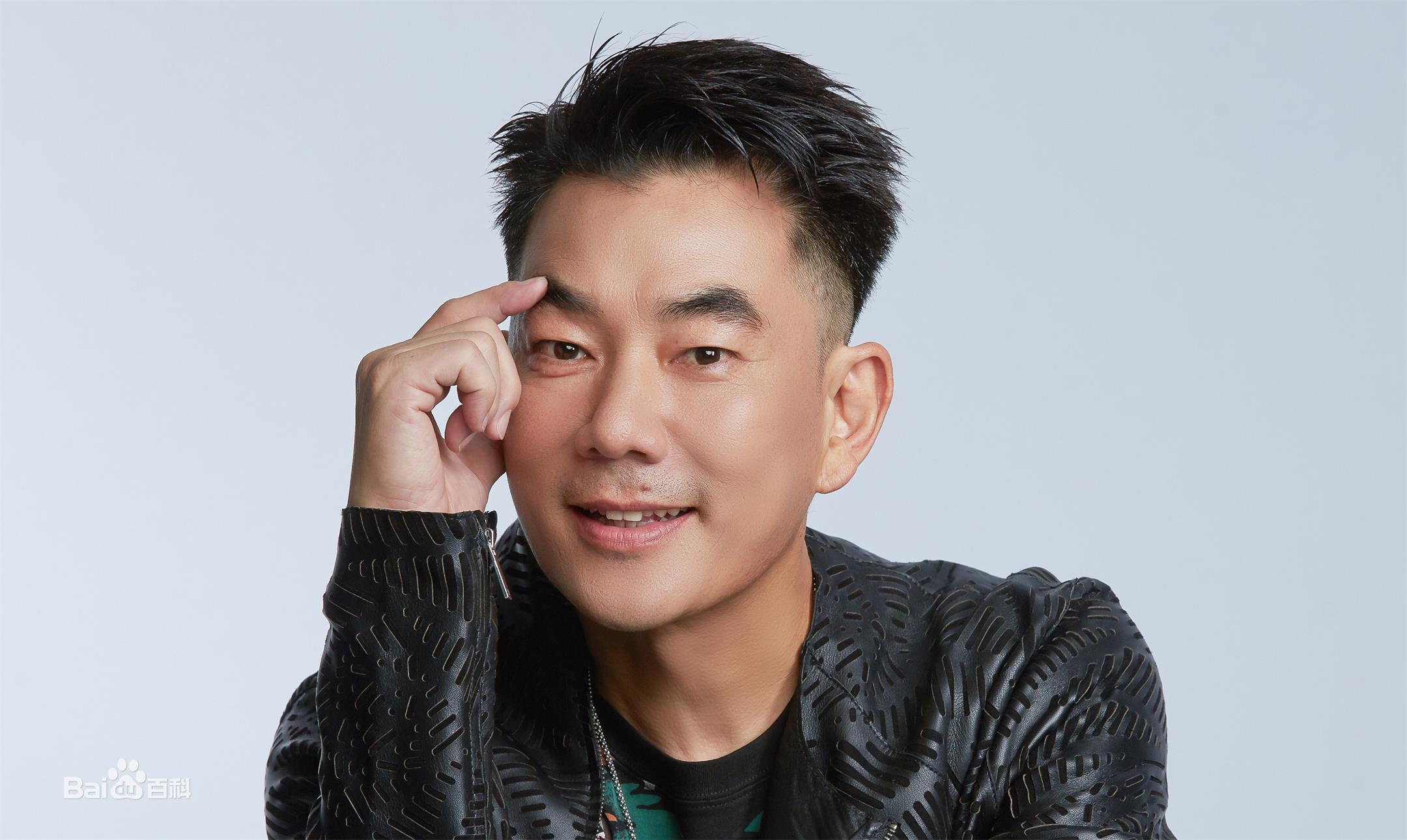 《披荆斩棘2》今日播出 任贤齐代言商演均可沟通  明星翻包  明星代言  明星商务