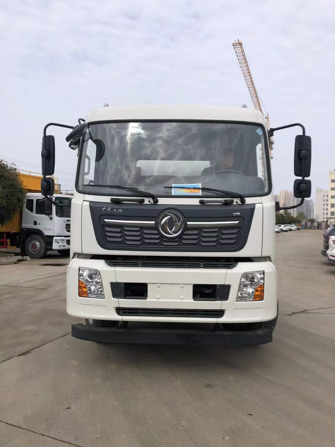 东风天锦小三轴供液车现车 洗井液运输车 碱水剂运输车  15吨供液车  17吨供液车