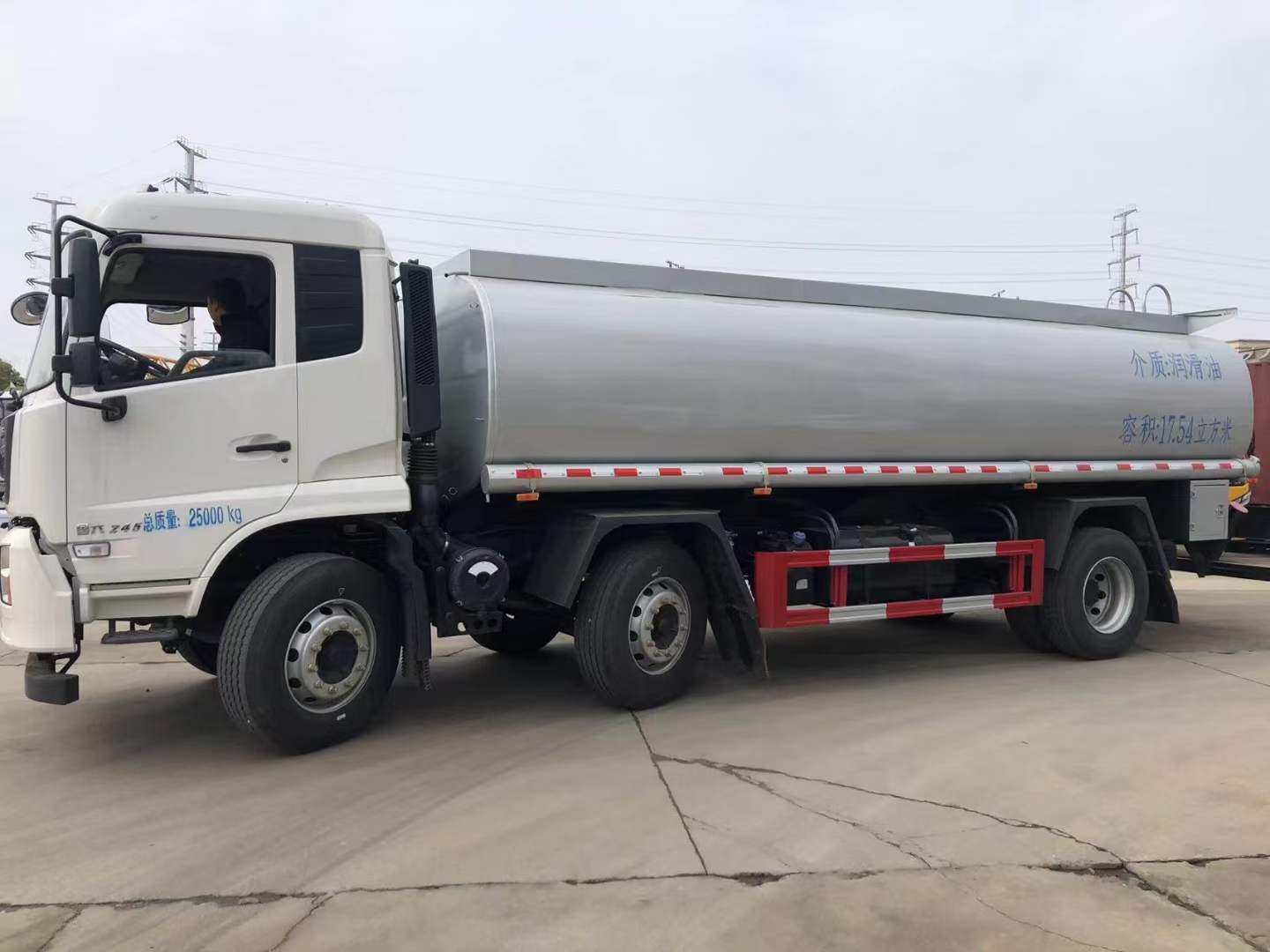 东风天锦小三轴供液车现车 洗井液运输车 碱水剂运输车  15吨供液车  17吨供液车