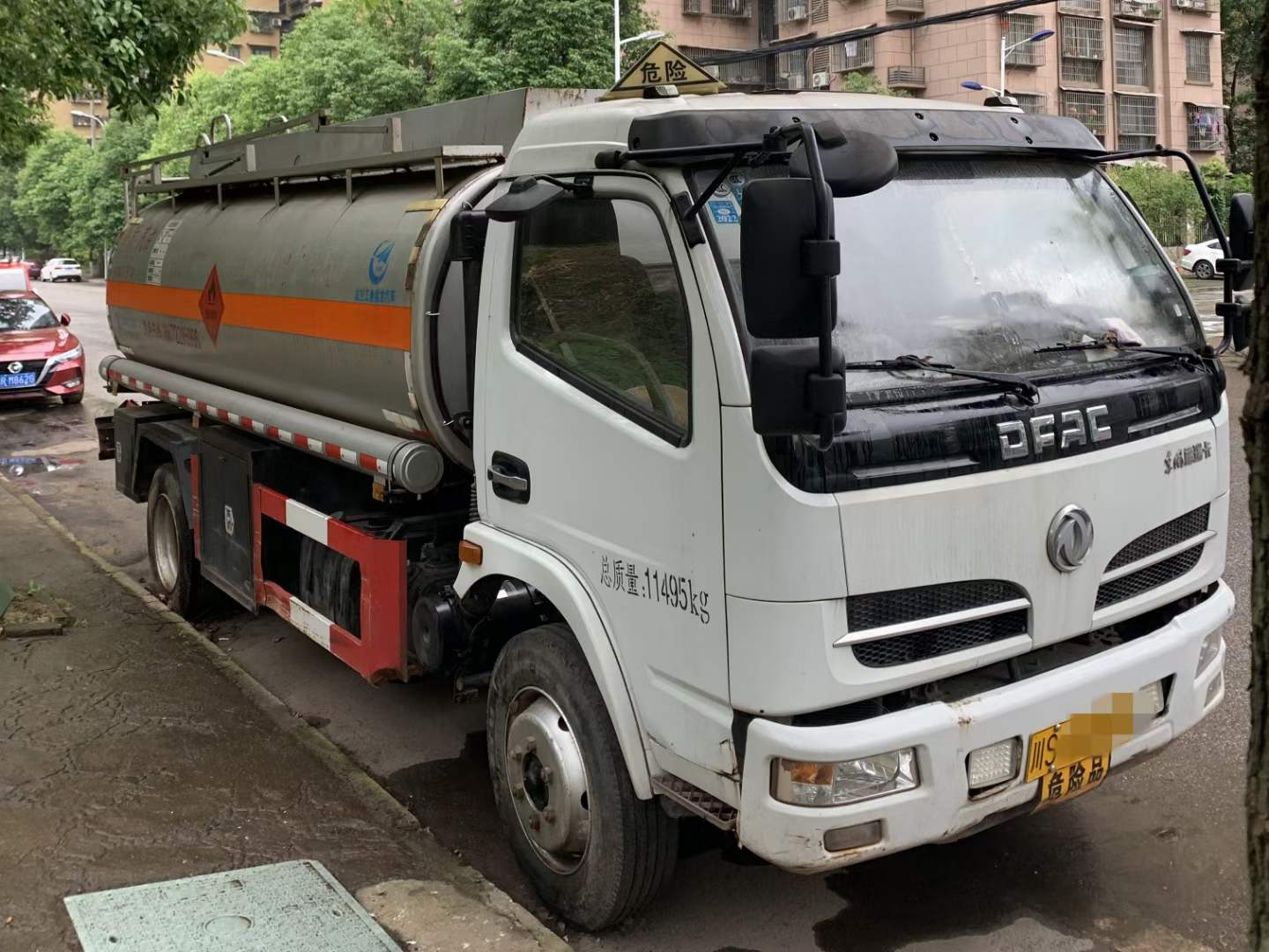 二手8吨油罐车 手续齐全 异地审车 亏本大处理  二手8吨加油车  二手8吨运油车