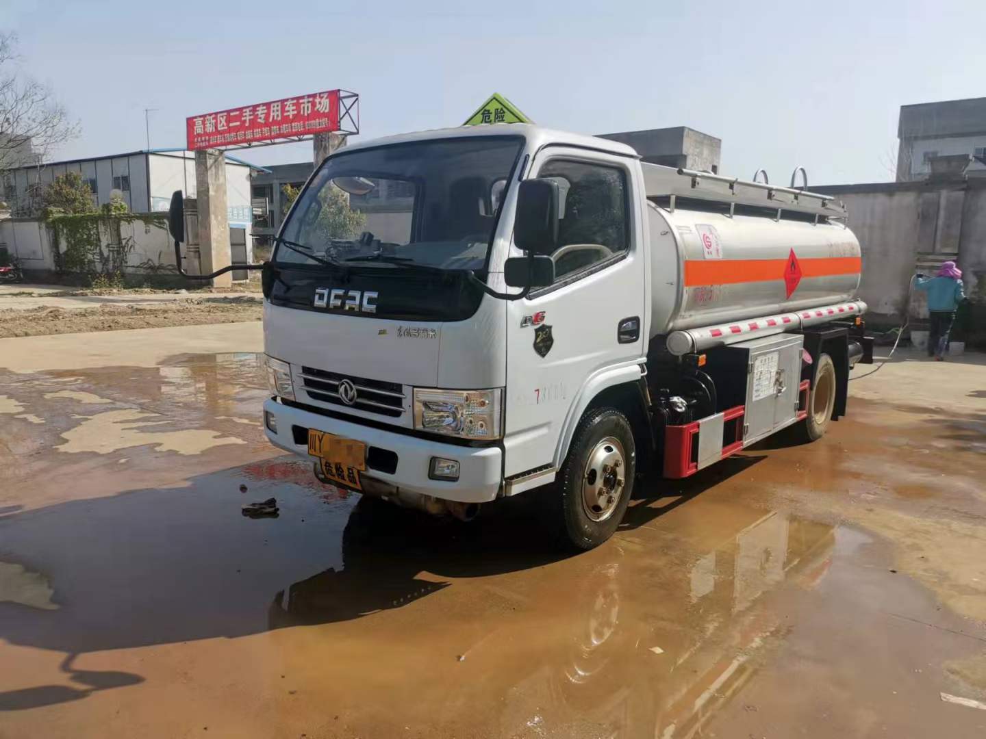 二手5吨油罐车 车子几乎没跑 现亏本甩卖  二手5吨加油车  二手5吨运油车