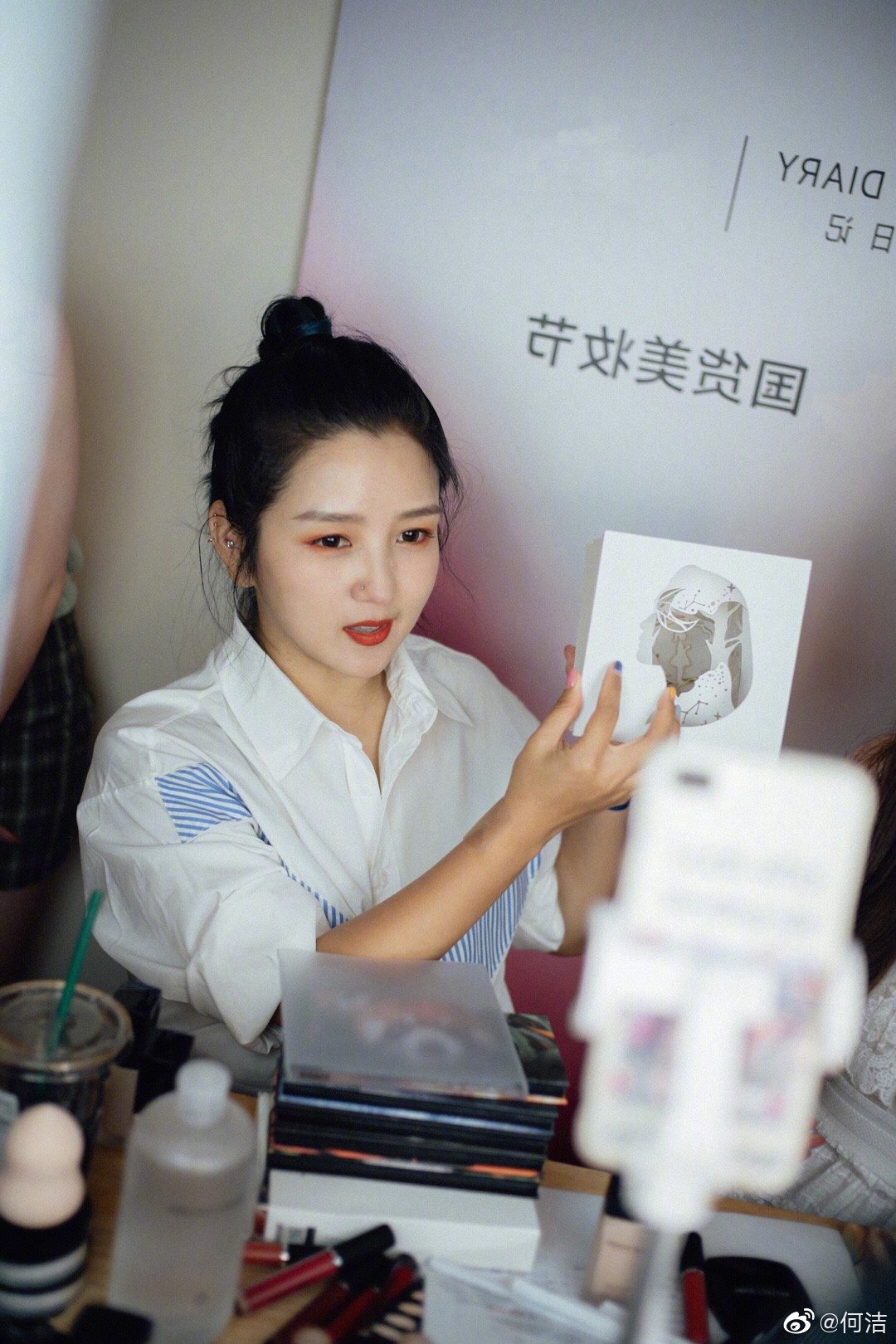 何洁翻包合作可通过 何洁近期有拍摄排期  明星翻包  明星代言  明星商务