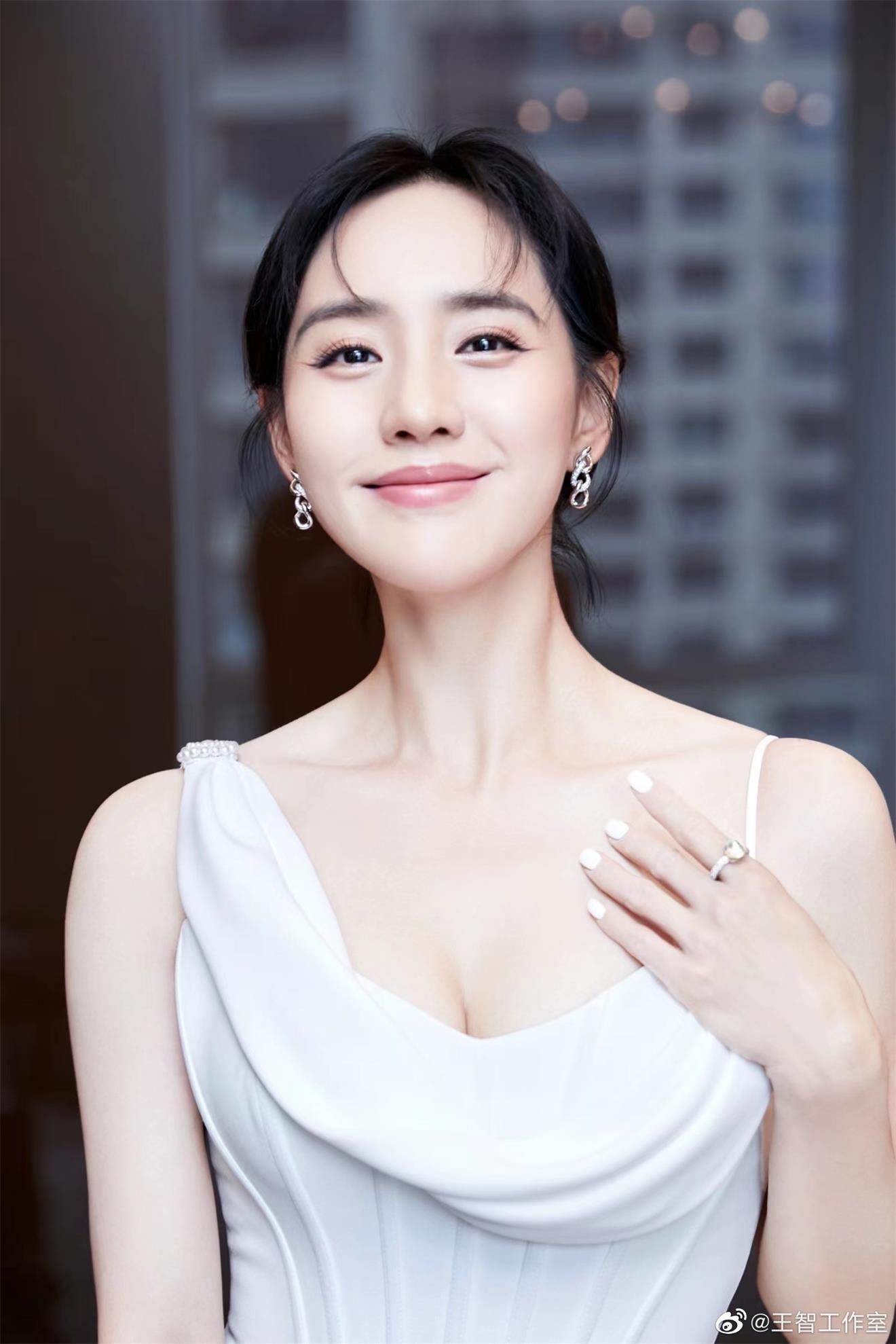 王智近期有拍摄排期 代言翻包植入商演均可合作  明星翻包  明星代言  明星商务