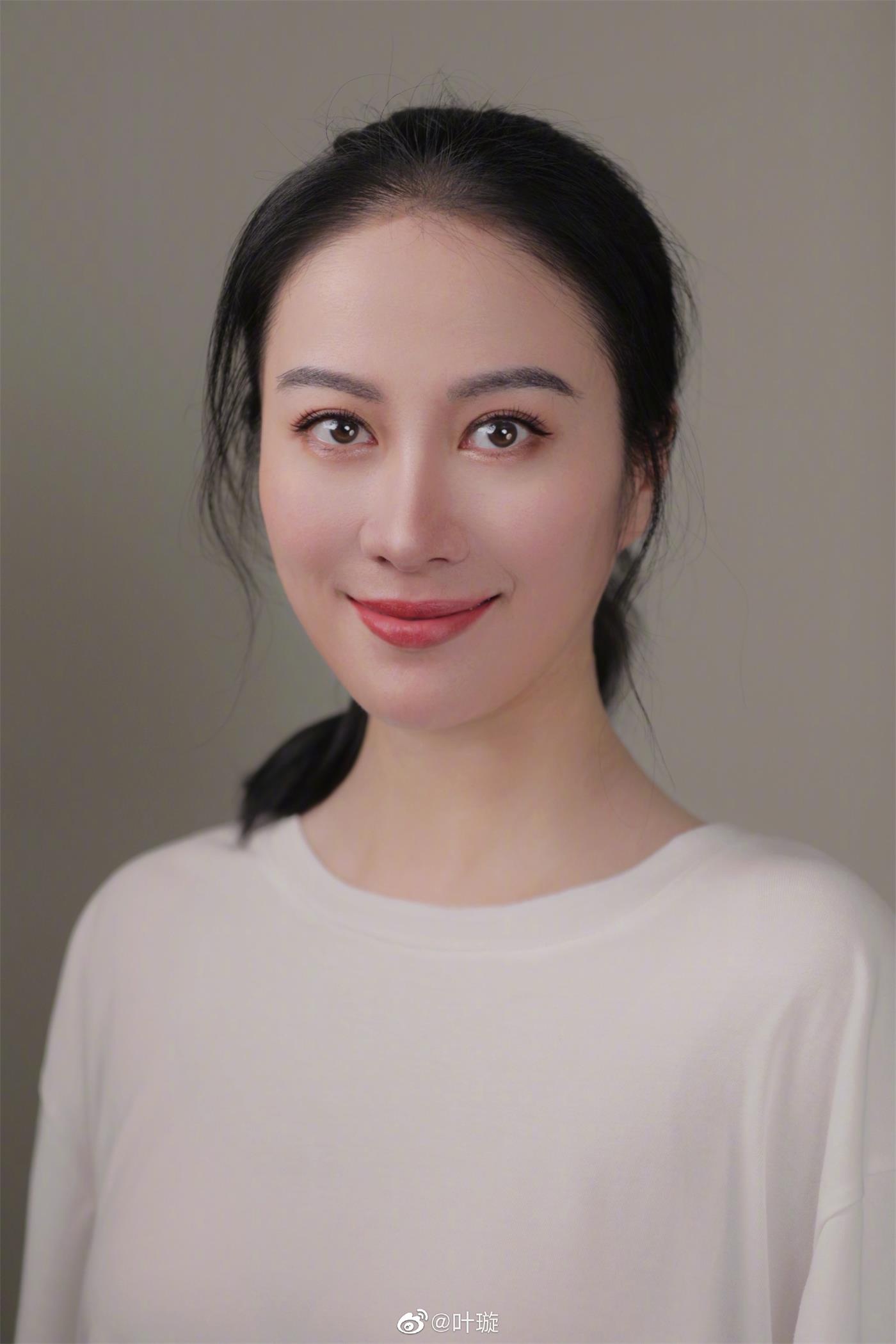 叶璇翻包授权可合作 叶璇代言商演均可沟通  明星翻包  明星代言  明星商务