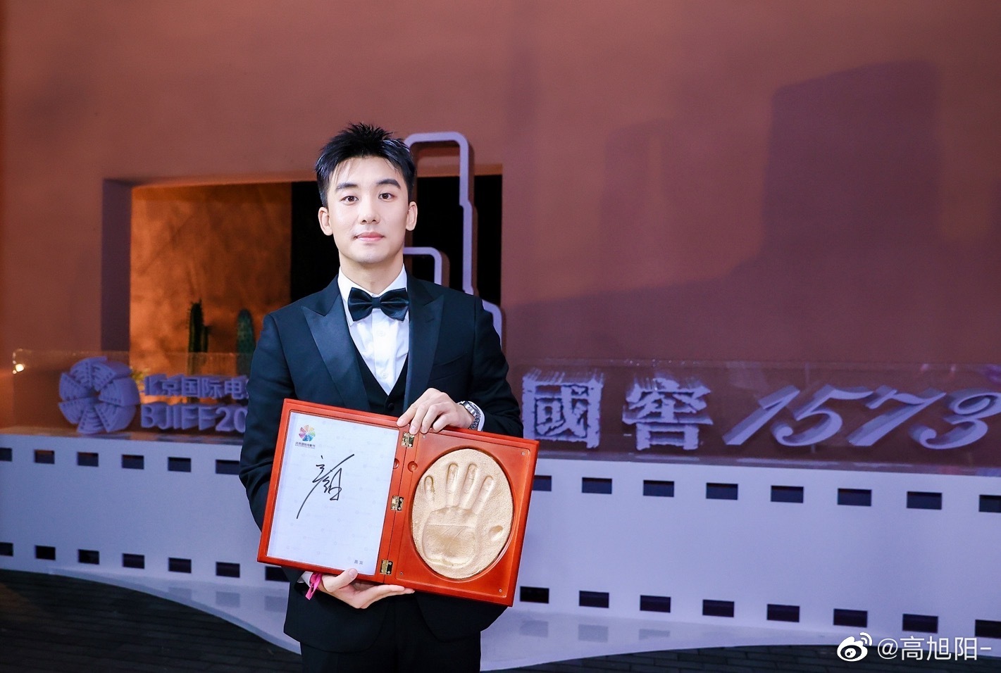 高旭阳新作热播中 高旭阳代言商演植入均可直接沟通  明星翻包  明星代言  明星商务