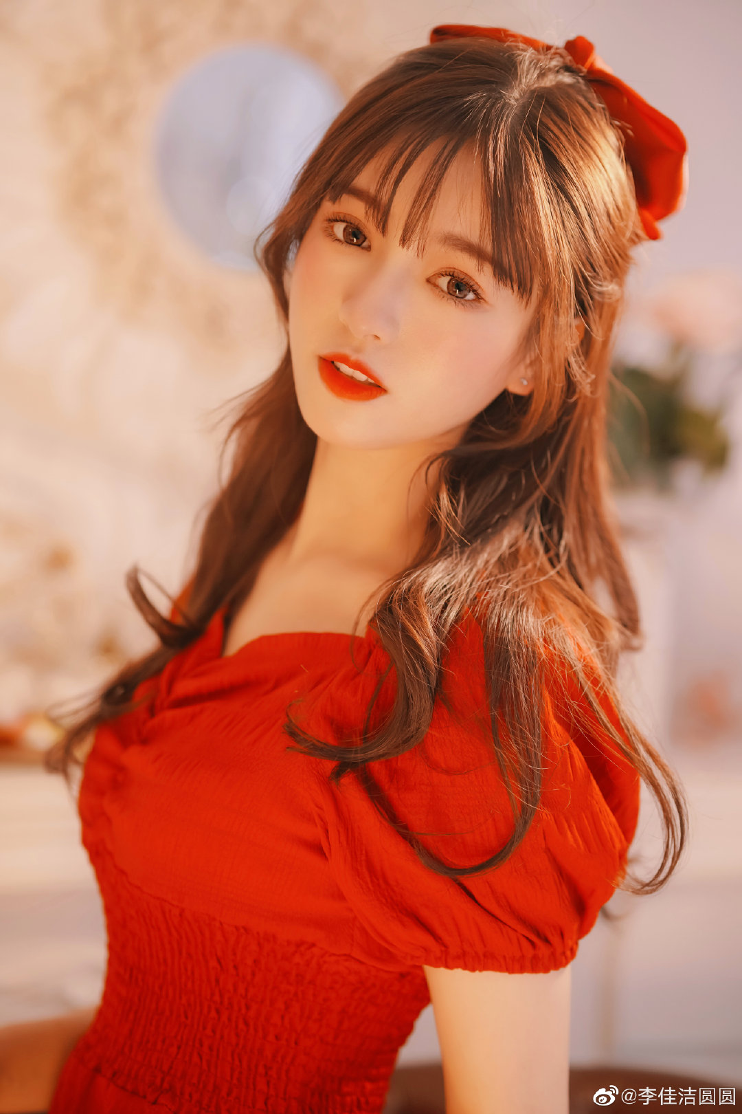 《恋爱的夏天》热播中 主演李佳洁代言翻包可合作  明星翻包  明星代言  明星商务