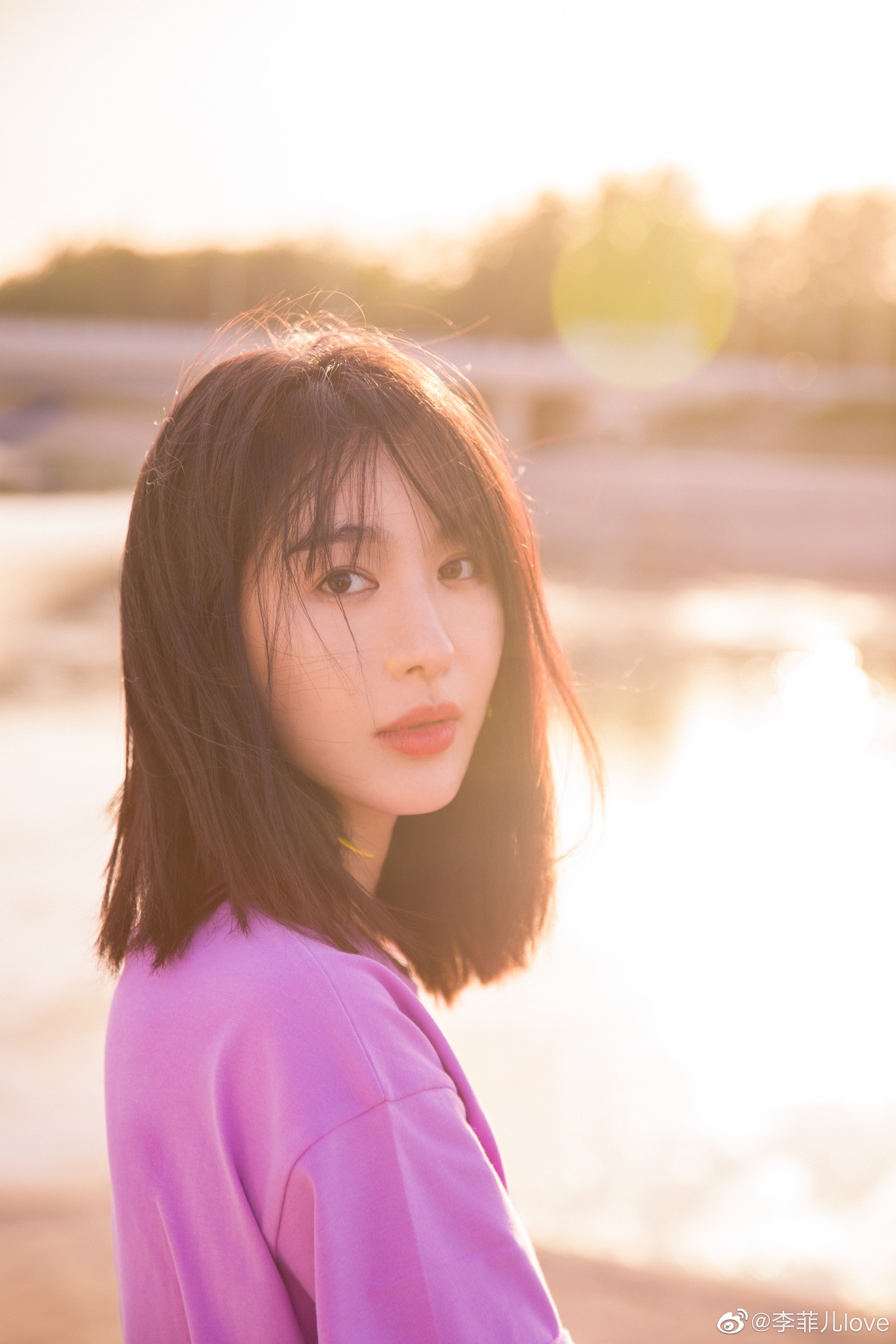 李菲儿近期有拍摄 翻包植入代言商演均可合作  明星翻包  明星代言  明星商务