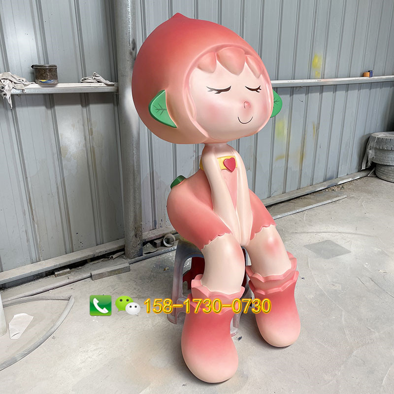 创意玻璃钢卡通桃子雕塑园林公园草地美陈水果公仔  玻璃钢卡通水果  桃子造型公仔雕塑  果园草地摆件小品