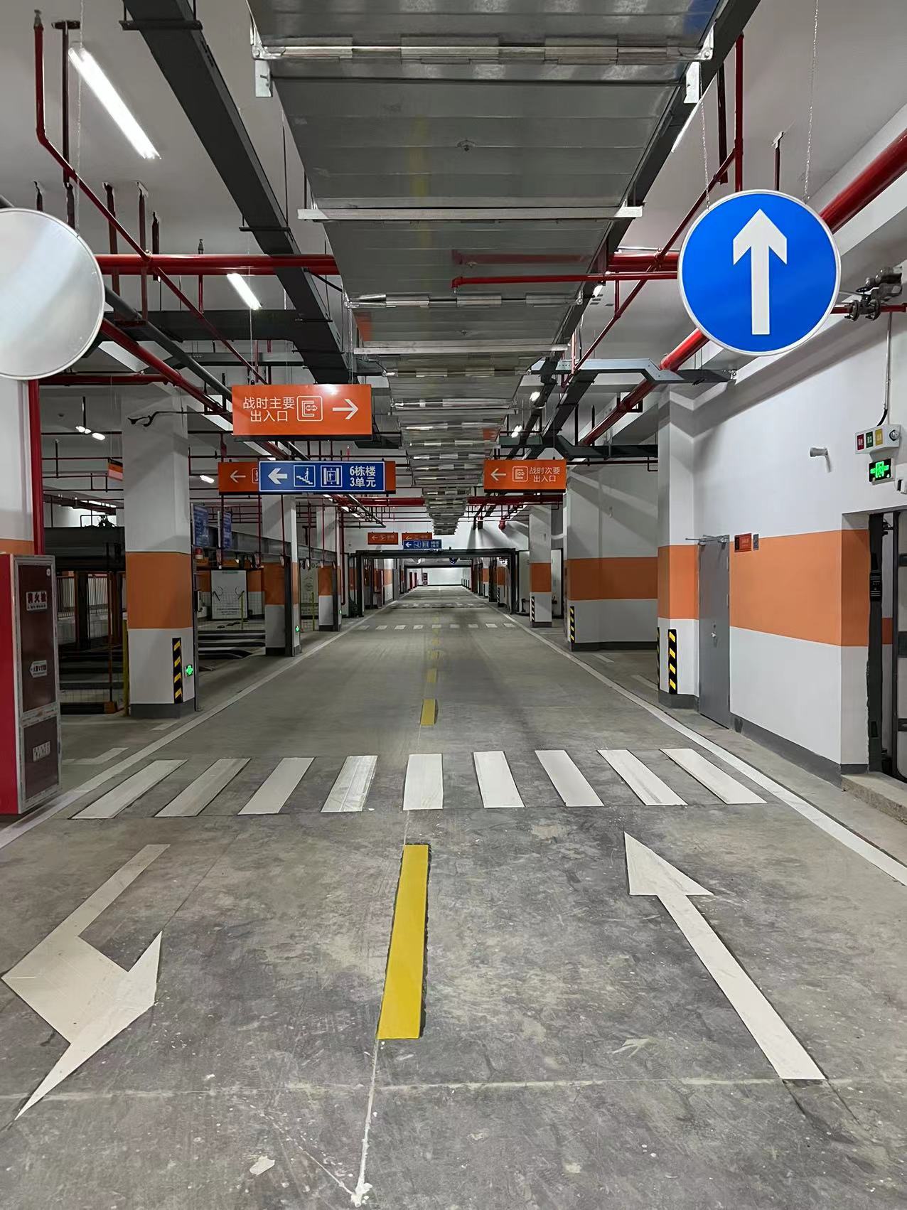 南京达尊交通工程公司地下停车场道路划线  南京道路划线  南京停车场划线  南京车位划线