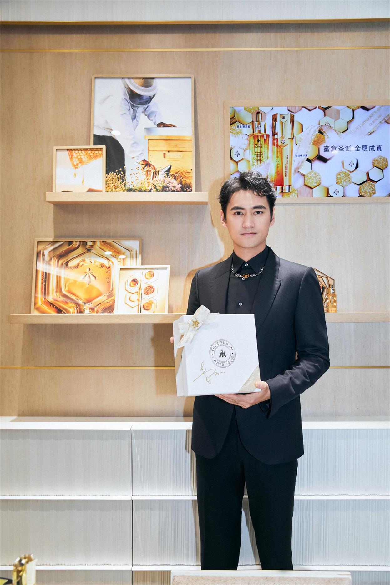 袁弘代言植入商演均可合作 袁弘品牌推广合作  明星翻包  明星代言  明星商务