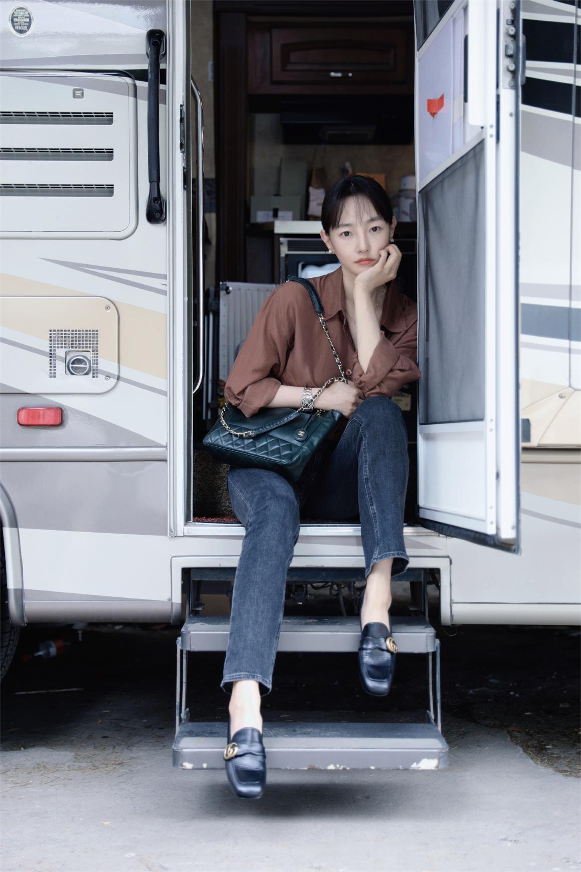 白百何近期有热度 白百何代言商演翻包植入可合作  明星翻包  明星代言  明星商务