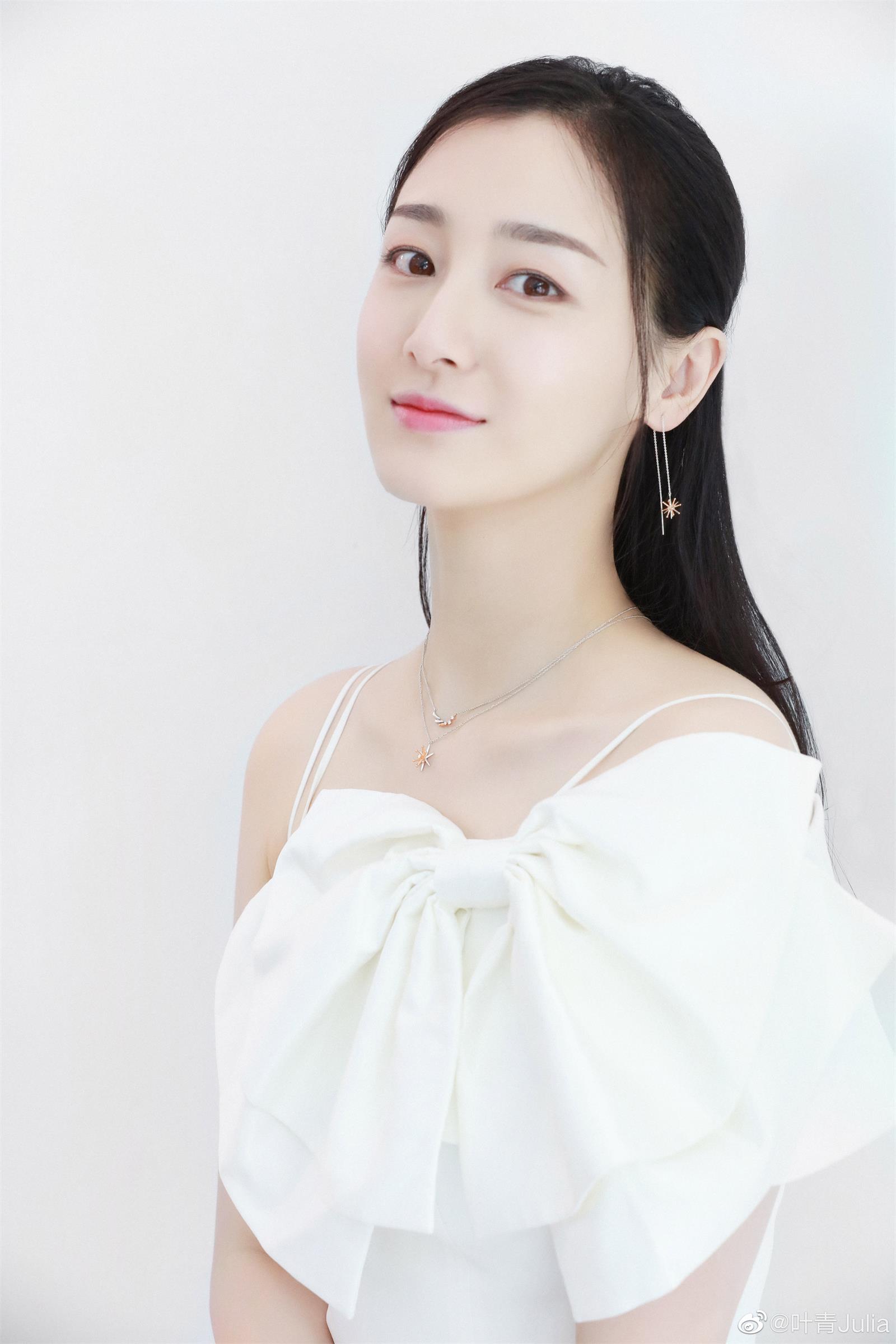 叶青十月有拍摄 叶青代言商演翻包植入均可合作  明星翻包  明星代言  明星商务