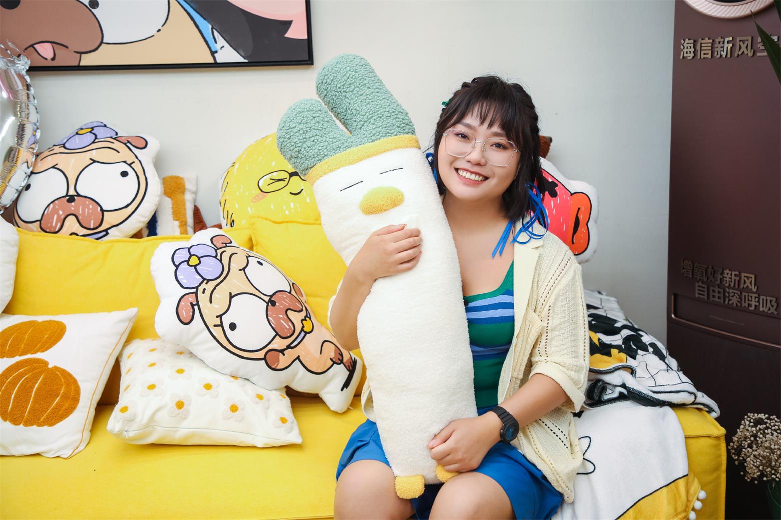 李雪琴代言翻包植入商演均可合作 李雪琴商务推广  明星翻包  明星代言  明星商务