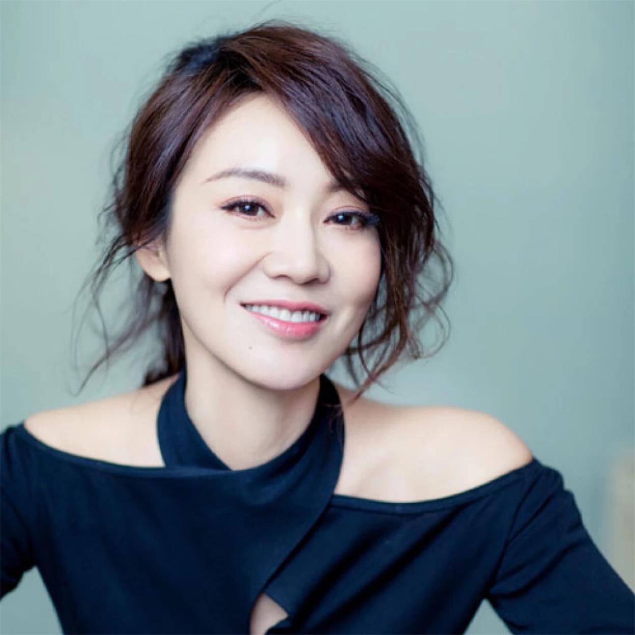 闫妮新剧热播 闫妮代言翻包植入商演均可合作  明星翻包  明星代言  明星商务