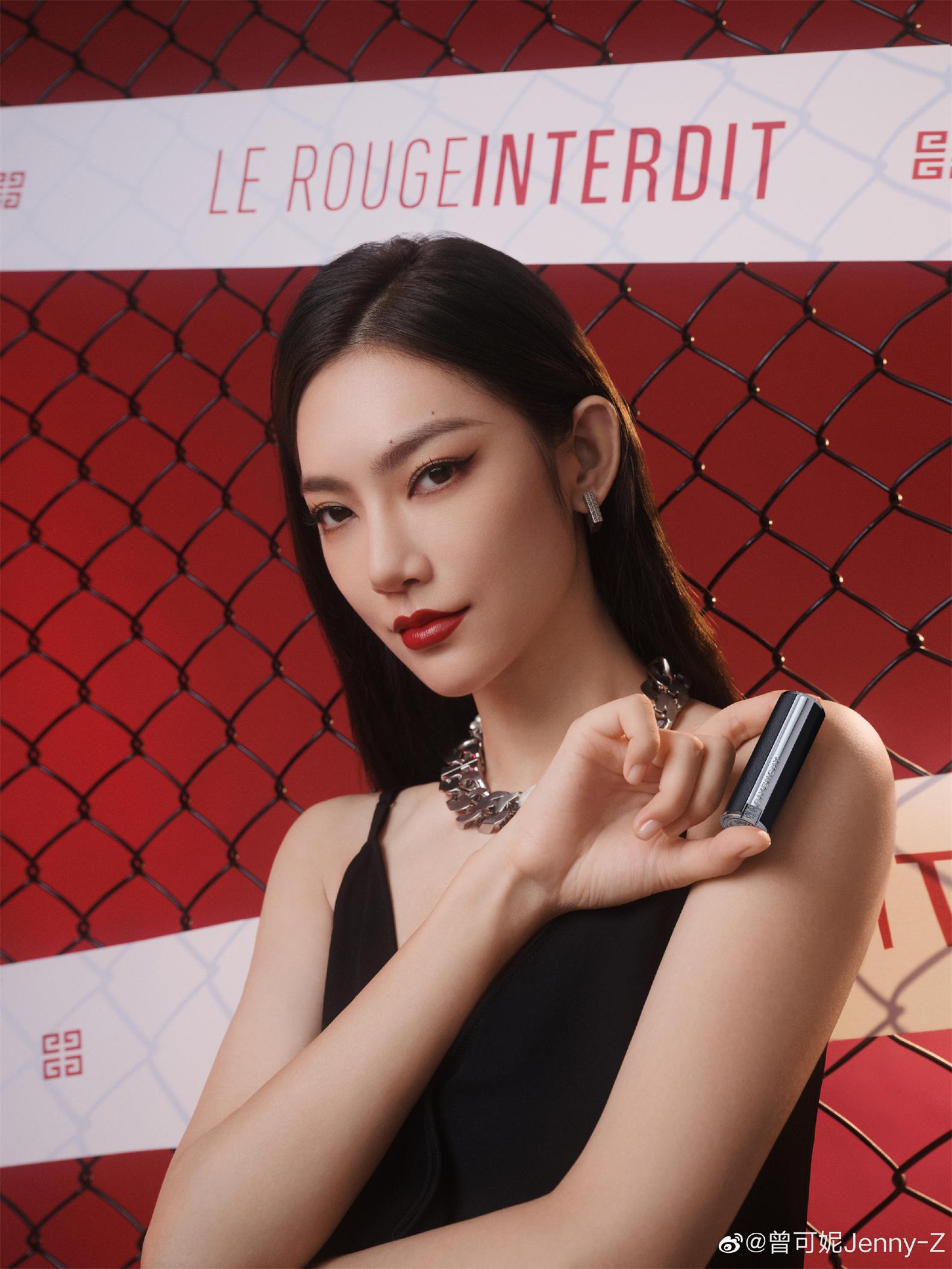曾可妮近期有拍摄可合作 曾可妮代言商演翻包植入  明星代言  明星商演  明星翻包