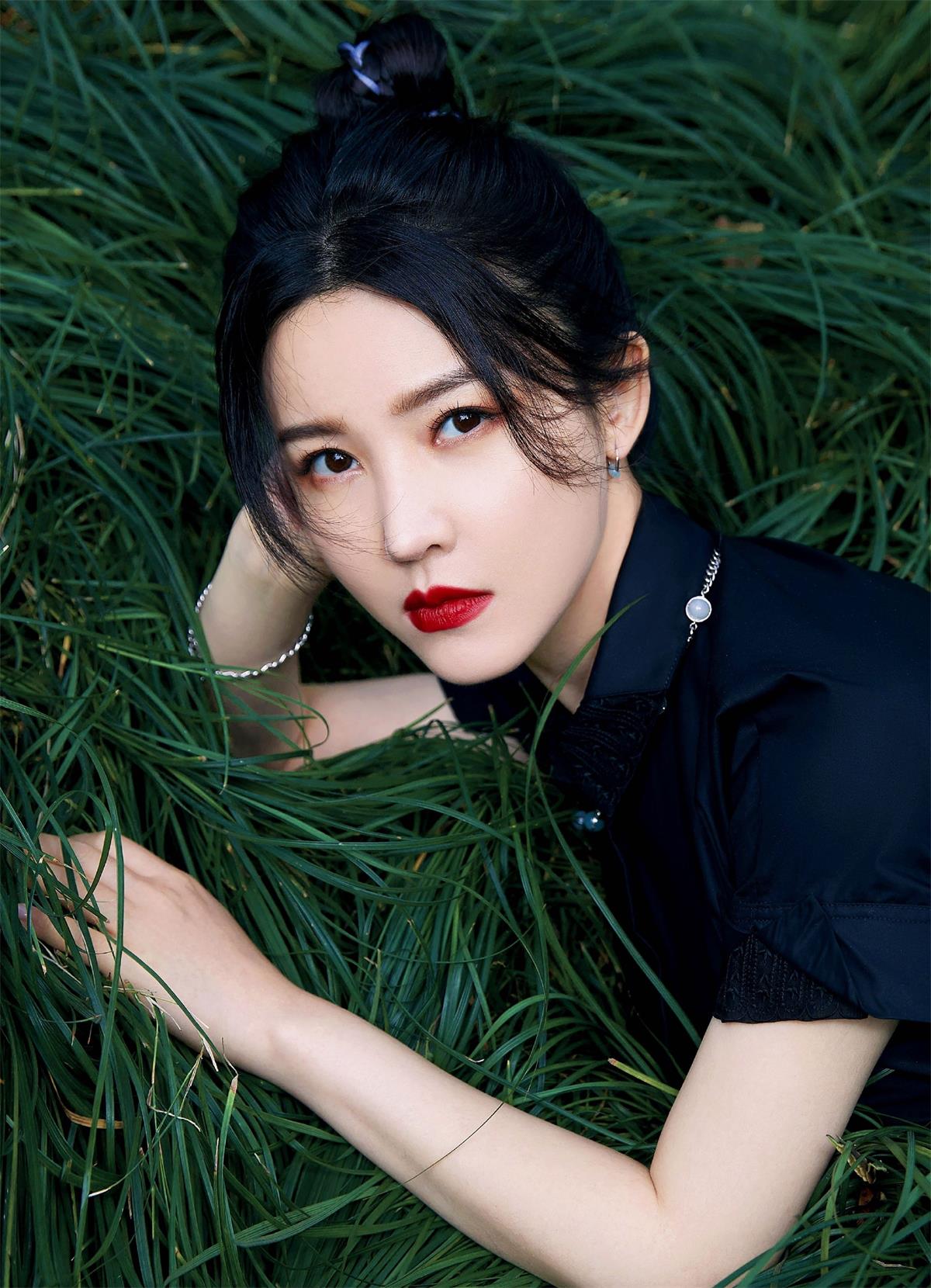 杨子姗新剧热播 杨子姗代言翻包植入商演可合作 品牌推广  明星翻包  明星代言  明星商务