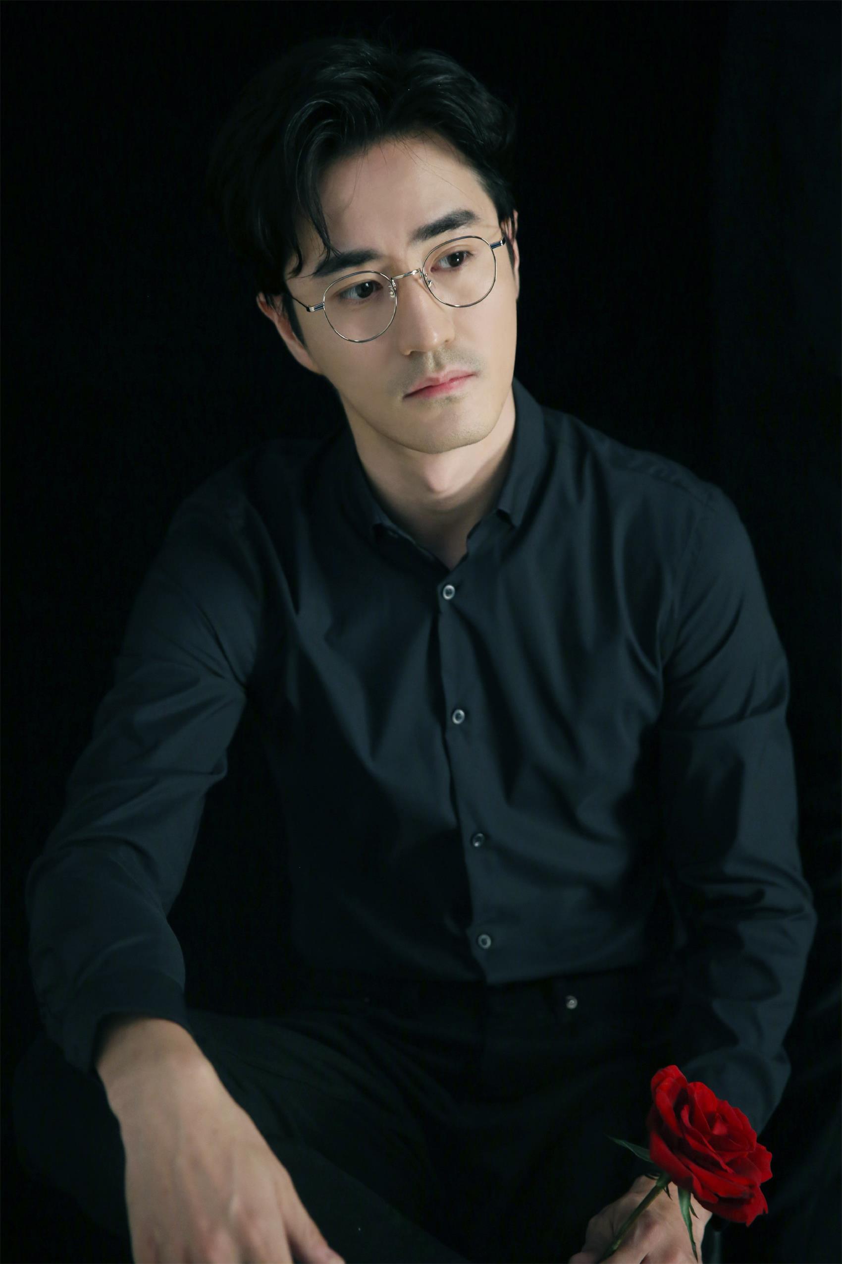 杨玏品牌推广 杨玏代言商演植入均可合作  明星翻包  明星代言  明星商务