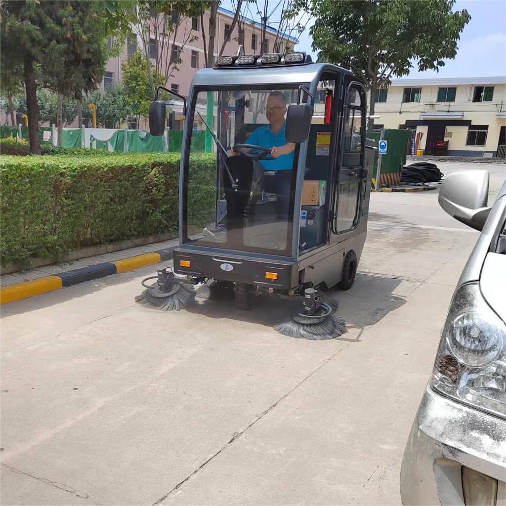 榆林学校使用长淮驾驶式扫地车CH-S2100  榆林扫地车  扫地车价格  免费试机