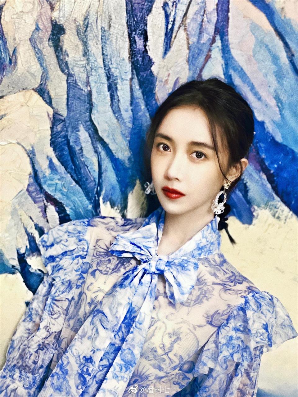 潘时七商务合作联系经纪Iris潘时七代言商演翻包植入  明星翻包  明星代言  明星商务