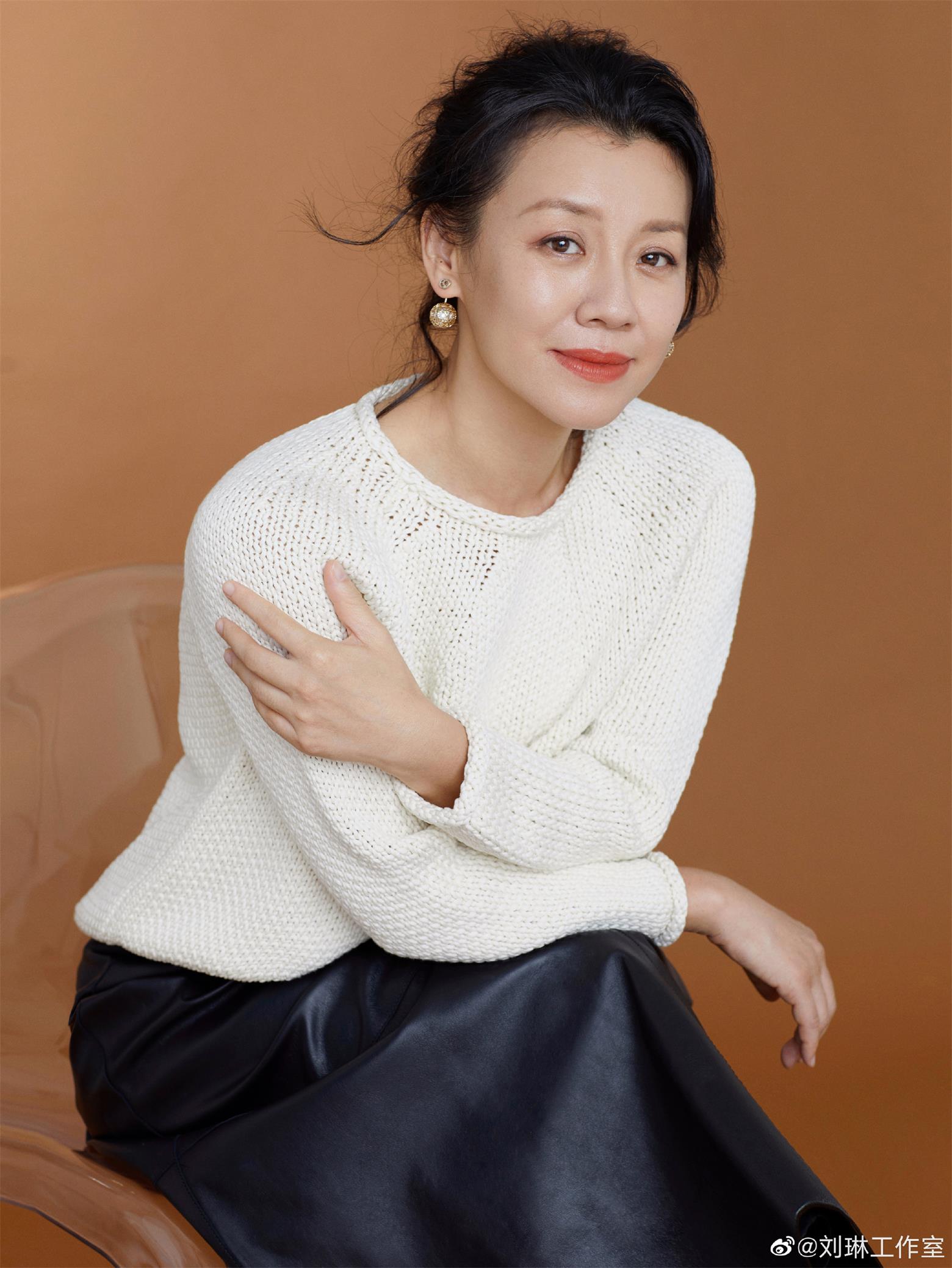刘琳代言翻包植入商演均可合作 刘琳商务推广  明星翻包  明星代言