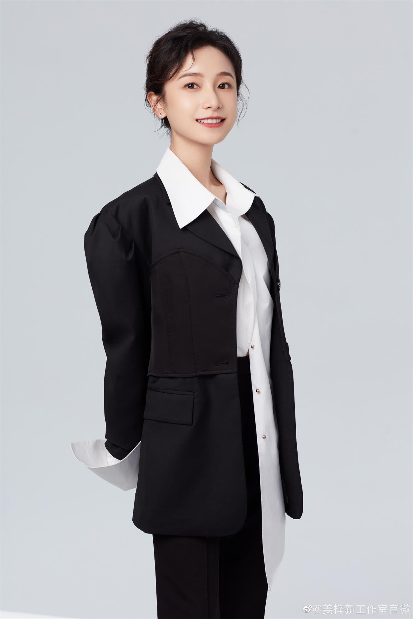 姜梓新新剧开播 姜梓新代言翻包商演植入可合作  明星翻包  明星代言  明星商务