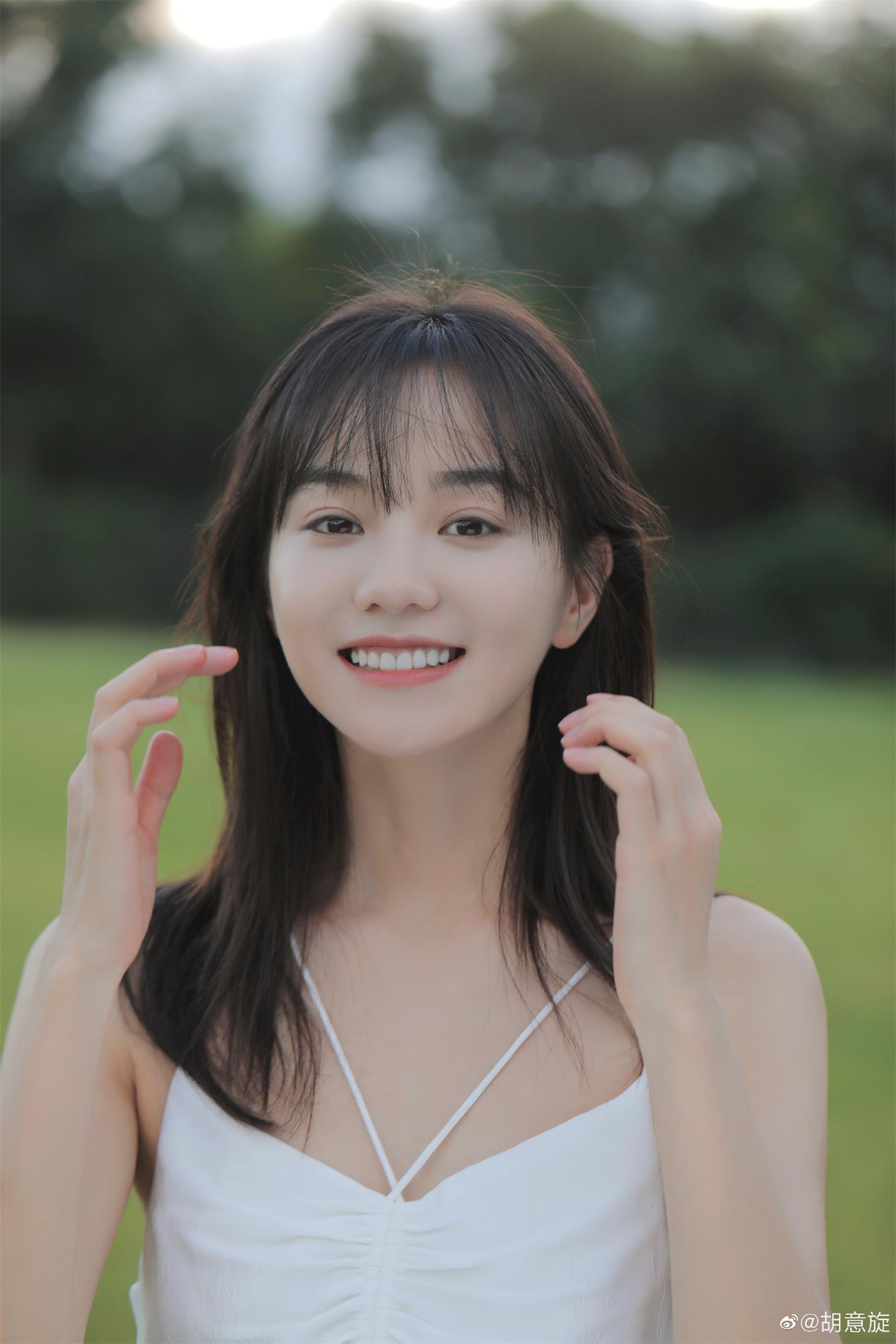 胡意旋代言翻包植入商演 胡意旋小红书种草均可合作  明星翻包  明星代言  明星商务