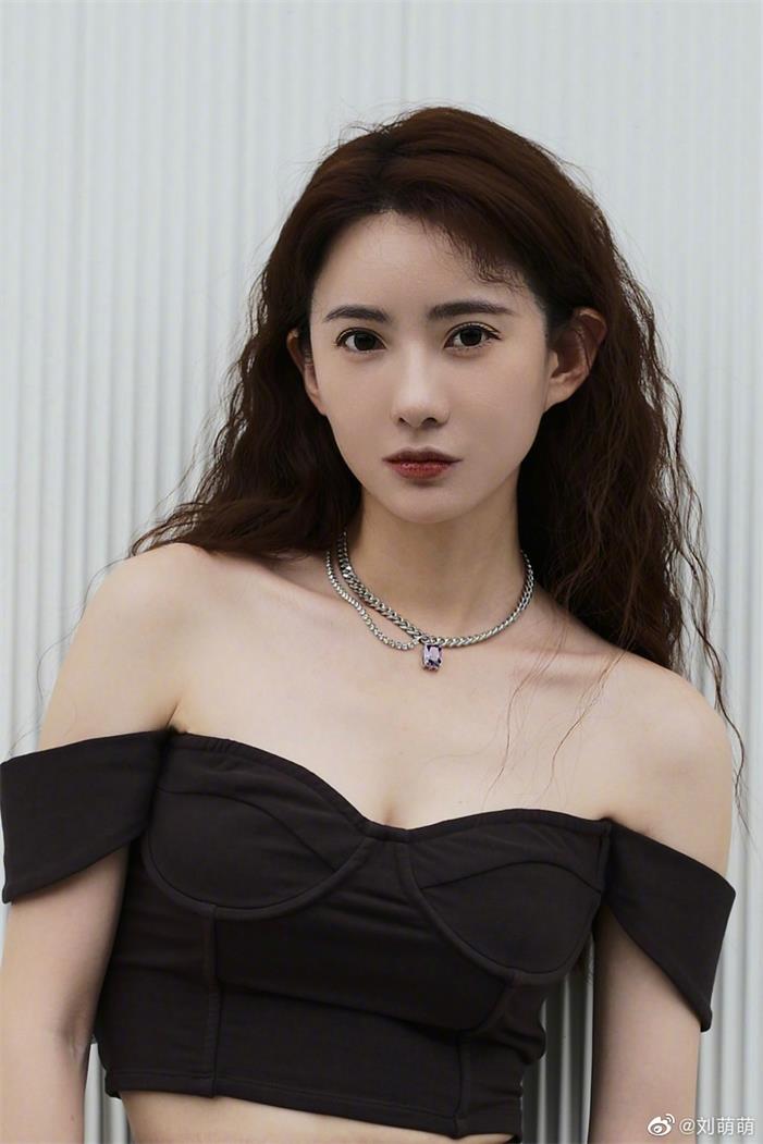 刘萌萌代言商演翻包植入均可合作 刘萌萌小红书种草  明星翻包  明星代言  明星商务