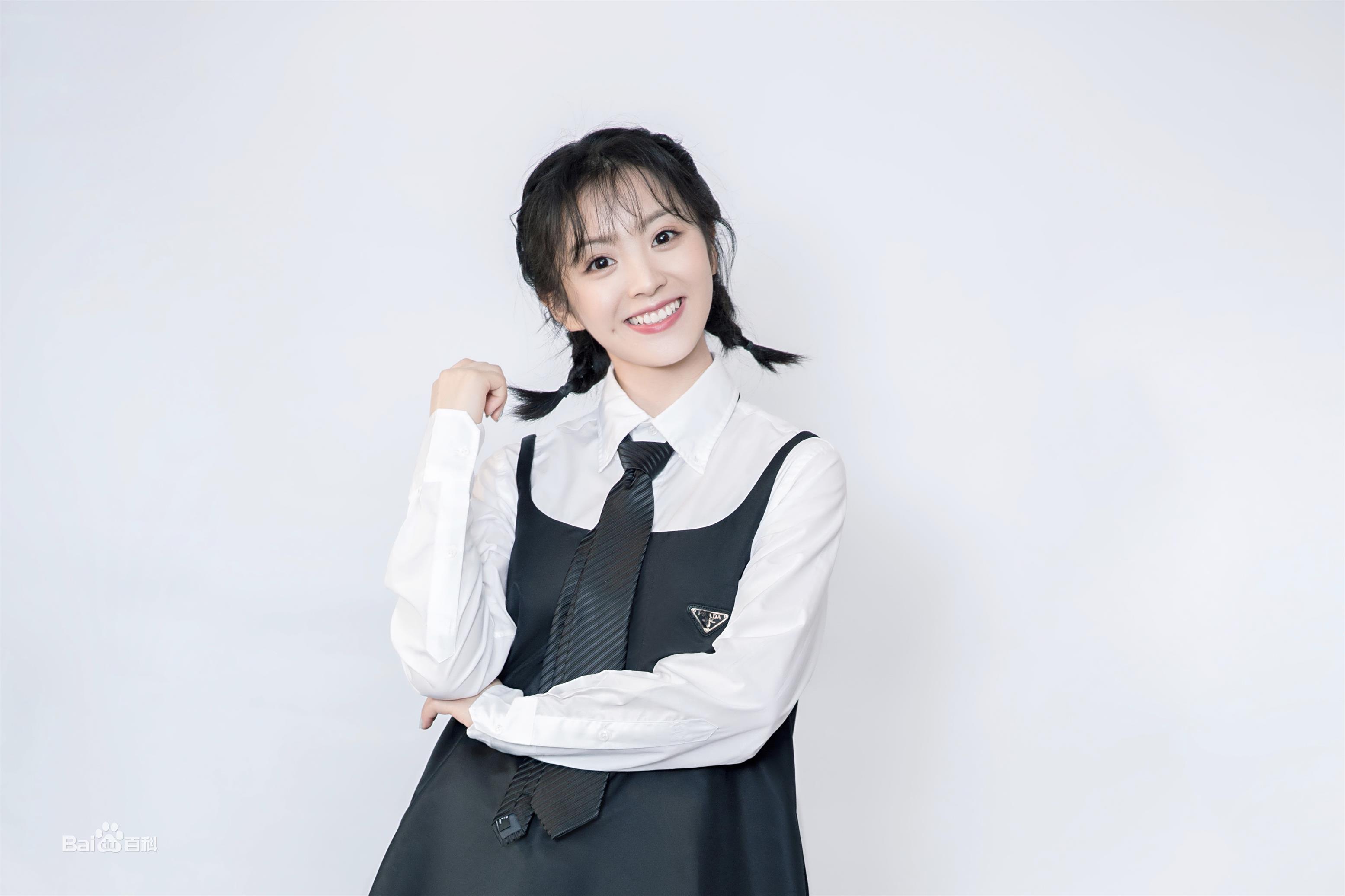 田曦薇新剧官宣 田曦薇代言翻包植入商演均可合作  明星翻包  明星代言  明星商务