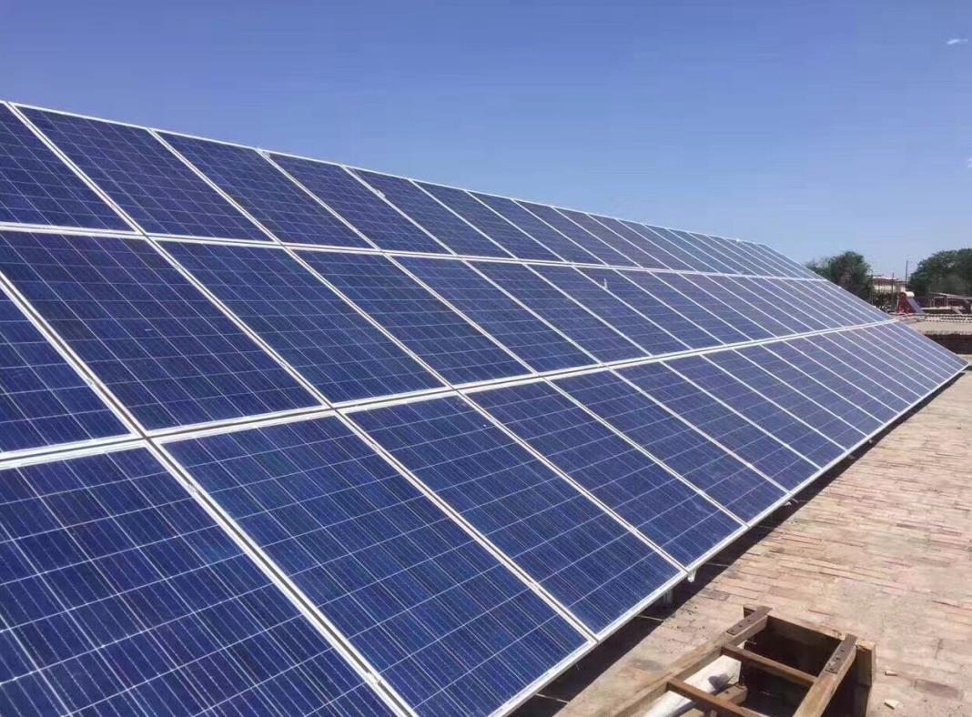 新疆乌鲁木齐太阳能庭院灯和热水器安装施工  新疆太阳能庭院灯