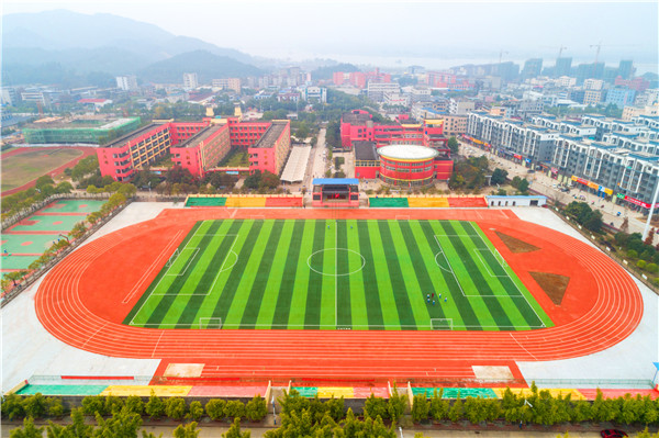塑胶跑道有气味的原因是什么  杰锐