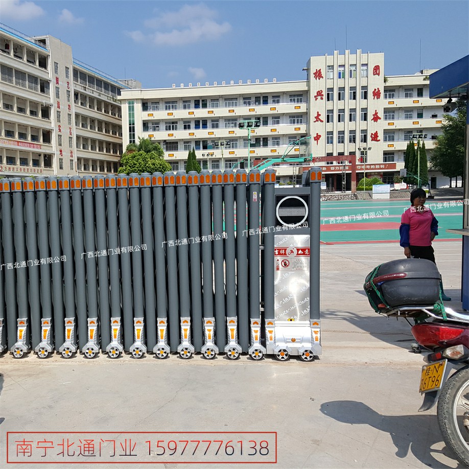 南宁电动伸缩门每米报价，电动门价格，电动伸缩大门  南宁圣田伸缩门  南宁伸缩门安装
